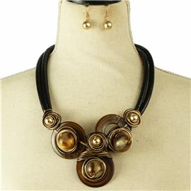 Fashion Faux Leather Round Necklace Set