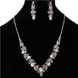 Rhinestone Pearls Tear Necklace Set