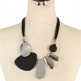 Fashion Necklace Set