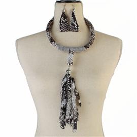 Fashion Snake Pattern Necklace Set