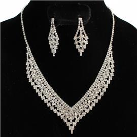 Rhinestone V Shaped Necklace Set