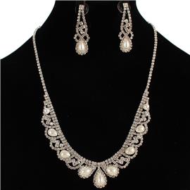 Rhinestones Pearls Necklace Set