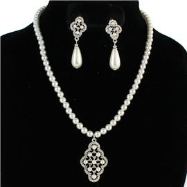 Pearl Clover Necklace Set