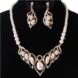 Pearl Necklace Set