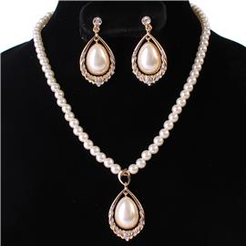 Pearl Teardrop Necklace Set