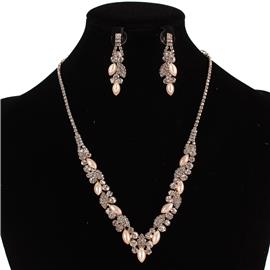 Rhinestones Pearls Necklace Set