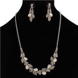 Rhinestones Pearls Necklace Set