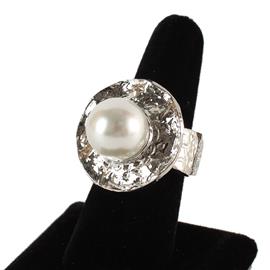 Metal Round Pearl Ring