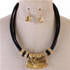 Leather Metal Necklace Set