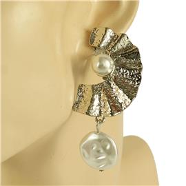 Metal Pearl Clop-On Earring