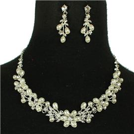 Pearl Crysta Necklace Set