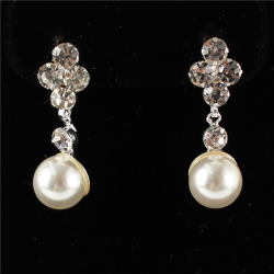 Pearl Dangle Earring