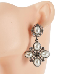 Pearl Dangle Earring