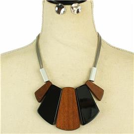 Fashion Wooden Necklace Set